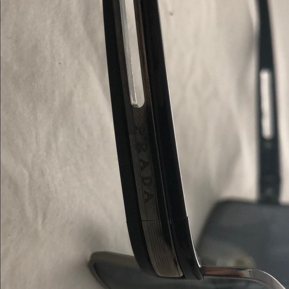 Prada - Picture 3 of 6